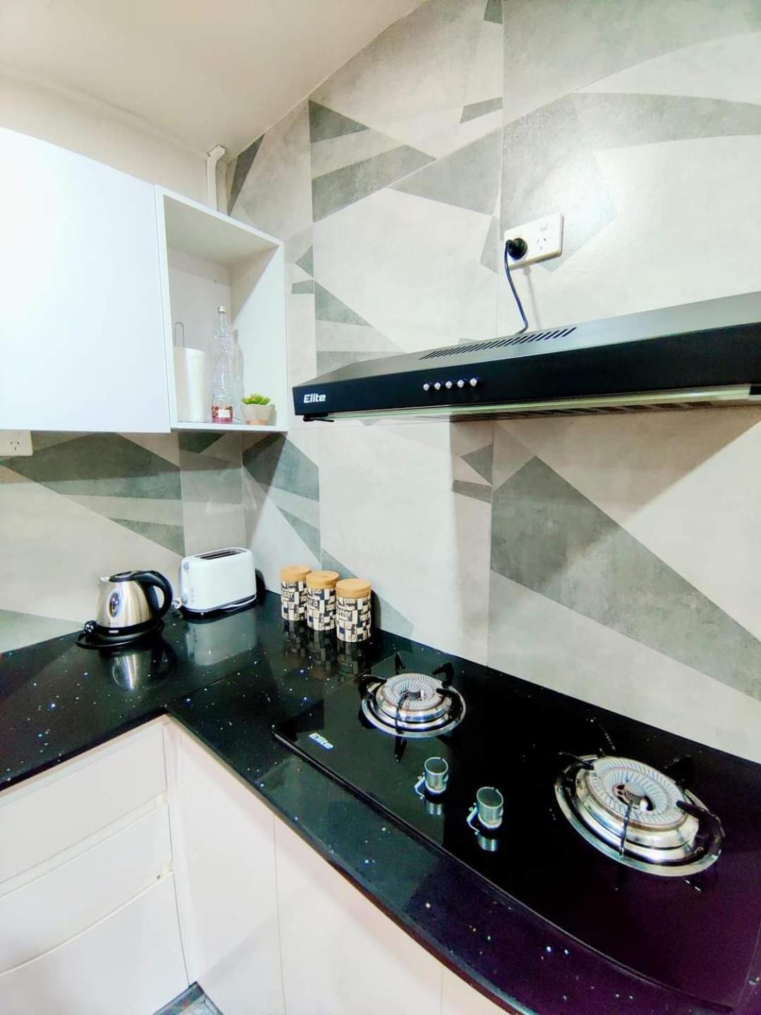 Studio At Berry Road ซุวา ภายนอก รูปภาพ