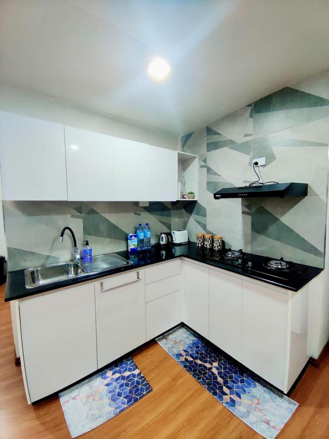 Studio At Berry Road ซุวา ภายนอก รูปภาพ